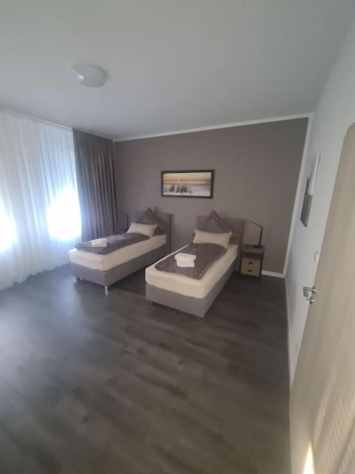 Apartment 3 *