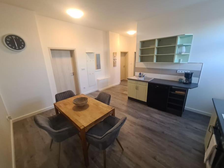 Apartment 3 *