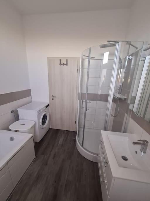 3 Apartment *